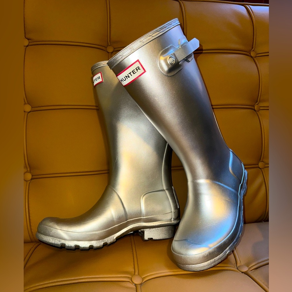 “DONATED”
Hunter, Youth Girls Metallic Silver Rain Boots w/ Socks, Sz US 3B/UK 2